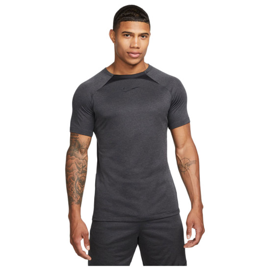Nike Ανδρική κοντομάνικη μπλούζα Dri-FIT Academy Nike Ανδρική κοντομάνικη μπλούζα Dri-FIT Academy